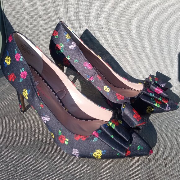 Betsey Johnson Women's sz 11 Pump Bow High Heel Floral / Flower LIKE NEW Unique - Picture 1 of 7